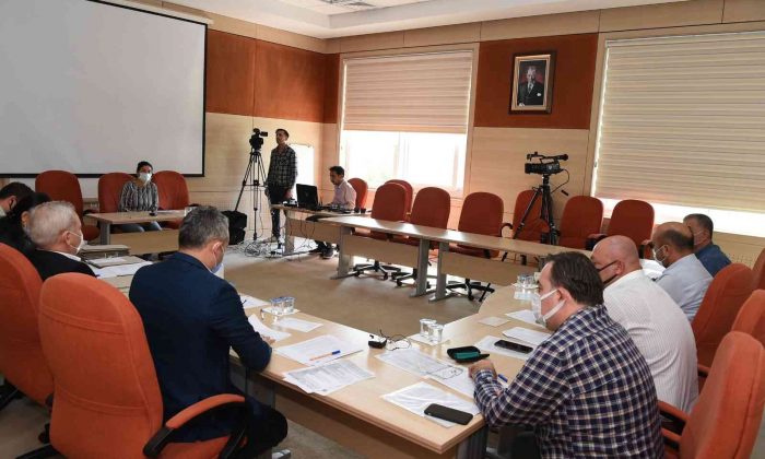 Tarsus Belediyesi, taşınmazların kira ihalesini canlı yayınla yaptı