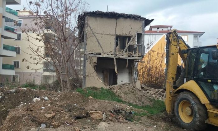 Uyuşturucu yuvası 69 bin 607 metruk binaya balyoz indirildi