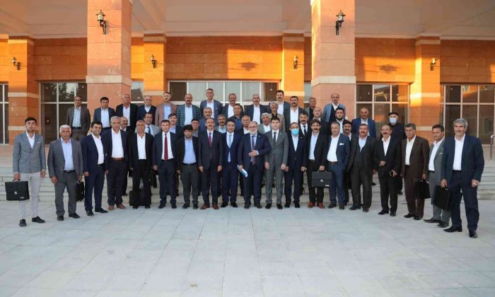 Van Büyükşehir Belediyesi’nin muhtarlarla buluşma toplantıları devam ediyor