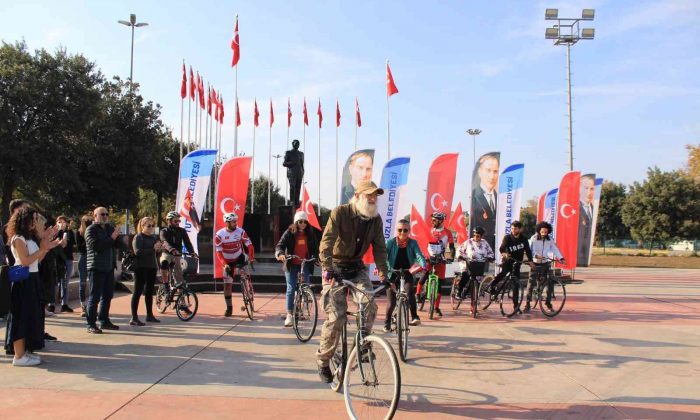 10 bisikletli, Anıtkabir’e varmak üzere Tuzla’dan yola çıktı