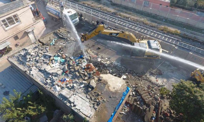 Adana’da kentsel dönüşümde yıkım başladı