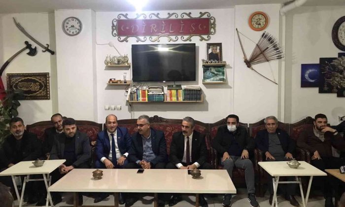 Ahlatcı, gençlerle buluştu