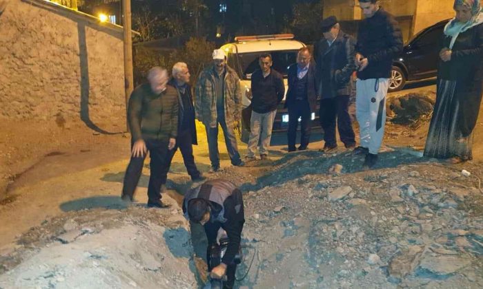 AK Parti’li Başkan Özbek kazma kürek çalıştı