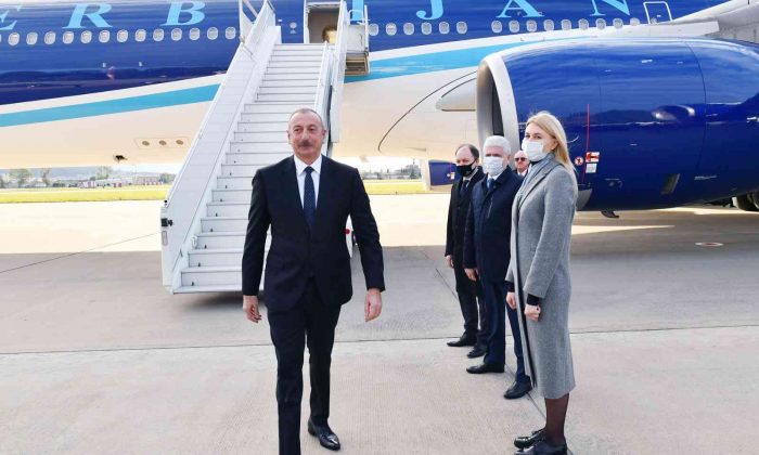 Aliyev, Putin ve Paşinyan’la görüşmek üzere Soçi’ye vardı