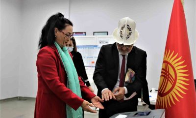 Antalya’da Kırgızistan vatandaşlarının ilk kez oy kullanma sevinci