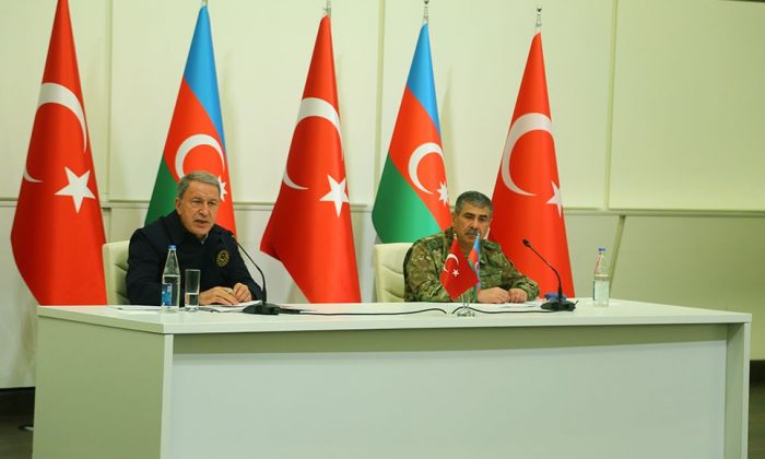 Azerbaycan Savunma Bakanı Hasanov: “Azerbaycan ordusunu, Türk Silahlı Kuvvetleri’nin modeline uygun olarak düzenliyoruz”