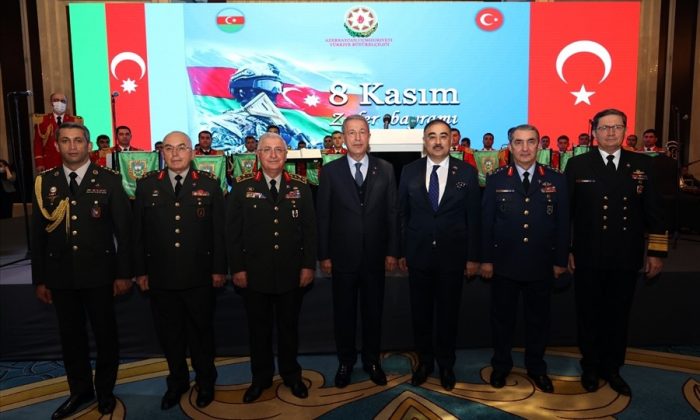Bakan Akar TSK komuta kademesiyle Azerbaycan Büyükelçiliği’nin ’Zafer Günü’ kutlamasına katıldı
