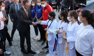 Bakan Kasapoğlu: “Gençlerimiz için hiçbir fedakarlıktan geri durmayacağız”