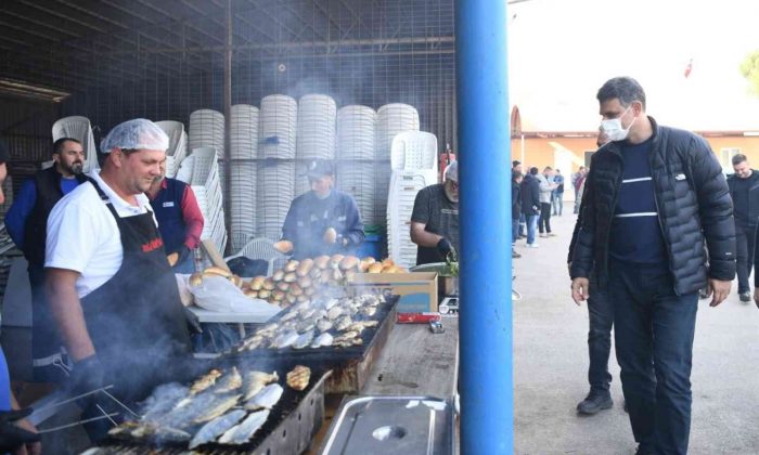 Başkan Kocaman işçilerle balık ziyafetinde buluştu