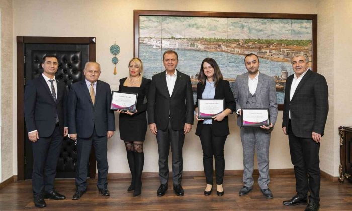 Başkan Seçer’den başarılı proje sunan personele teşekkür belgesi