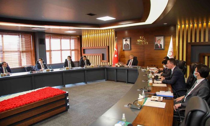 Bingöl’de Vali Ekinci başkanlığında kaymakamlarla değerlendirme toplantısı gerçekleştirildi