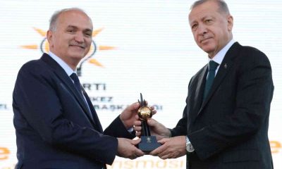 Cumhurbaşkanı Erdoğan’dan Başkan Özlü’ye ödül