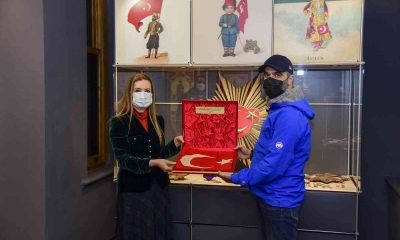 DEÜ’den giden Türk bayrağı Ağrı Dağı’nın zirvesinde