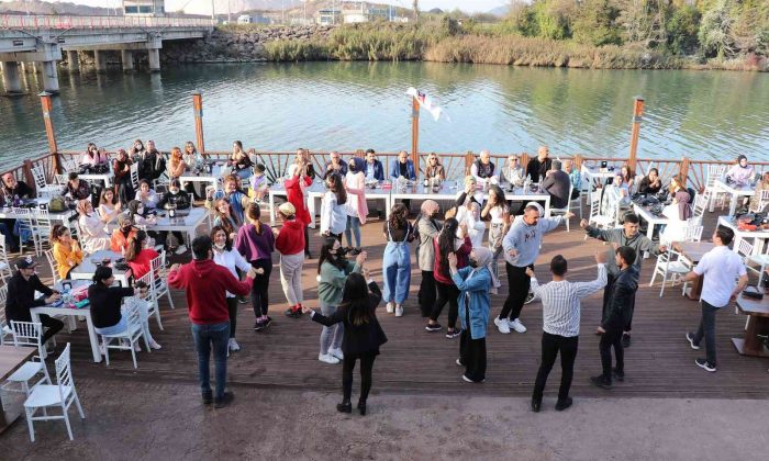 Gülüç’te üniversiteli öğrenciler gençlik şöleninde eğlendi
