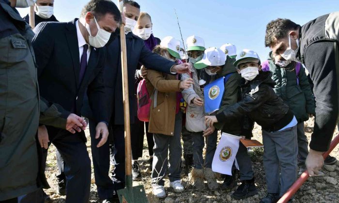Gümüşhane’de Milli Ağaçlandırma Gününde binlerce fidan toprakla buluştu