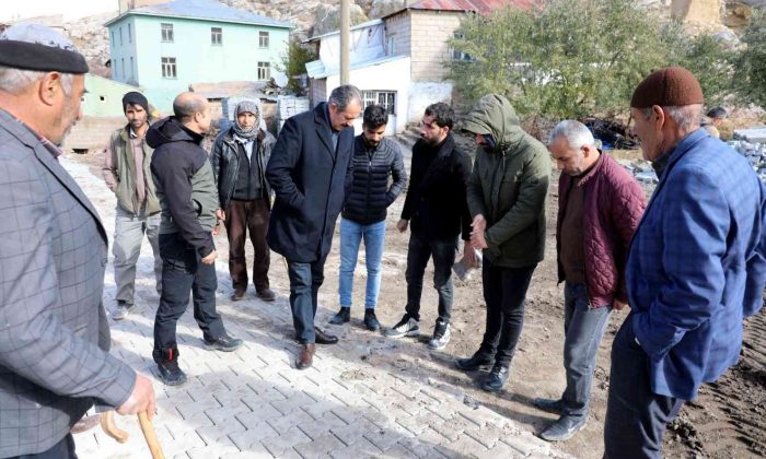 Gürpınar’da parke taşı çalışmaları sürüyor