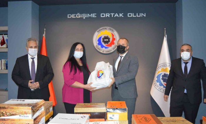 İhtiyaç sahibi 700 öğrenciye ayakkabı yardımı yapıldı