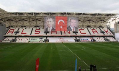 İzmir Alsancak Stadına “Mustafa Denizli” adı verildi