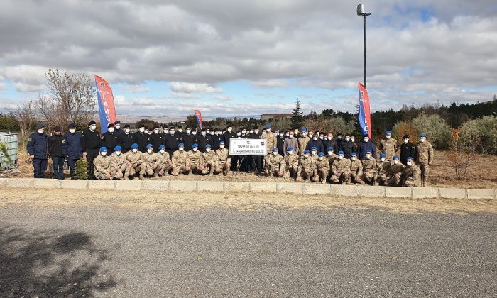 Jandarma personeli “Geleceğe Nefes” Projesi kapsamında bin 500 ağaç dikti