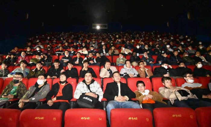 Karatay kent Konseyi’nden öğrencilere “Haydi Sinemaya” projesi