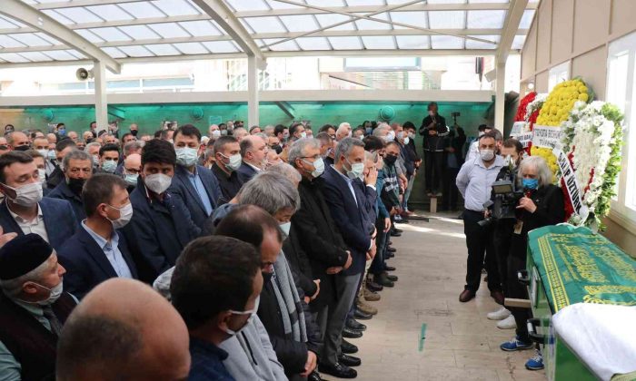 Koronaya yenilen Sakaryaspor’un eski başkanı son yolculuğuna uğurlandı