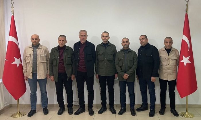 Libya’da 2 yıldır alıkonulan 7 Türk vatandaşı, MİT ve Katar İstihbaratının ortak operasyonu ile yurda getirildi