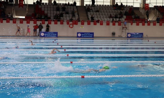 Malatya’da yeni yapılan havuzda ilk yüzme müsabakası yapıldı