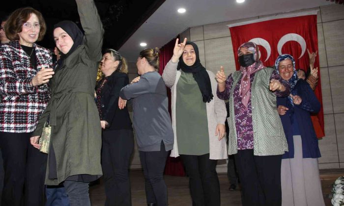 MHP Manisa Teşkilatı 150 yeni üyeyle gücüne güç kattı