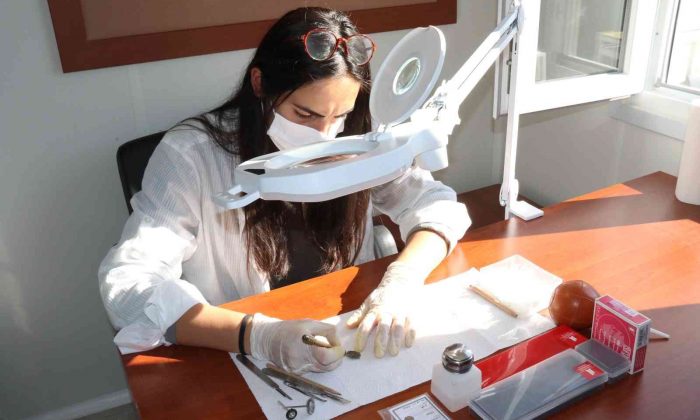 (ÖZEL) Tarihe ışık tutan eserler bilimsel çalışmalar için bu şekilde hazırlanıyor