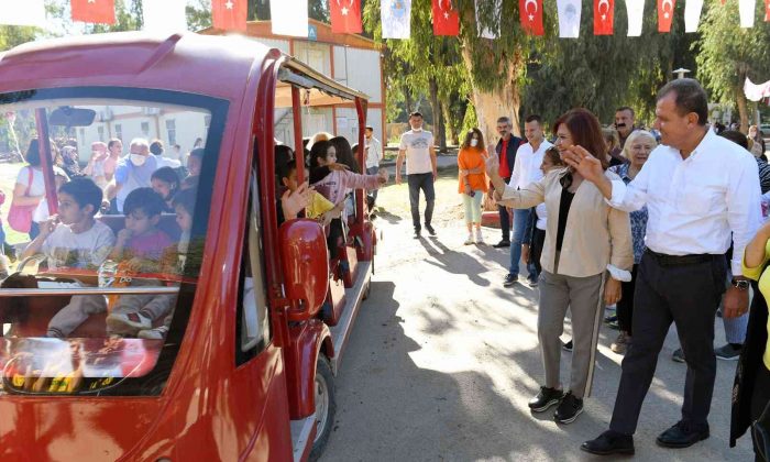 Seçer, Tarsus Gençlik Kampında ’Halk Günü’ etkinliğine katıldı