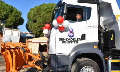 Şehzadeler Belediyesinin yeni araçları törenle tanıtıldı