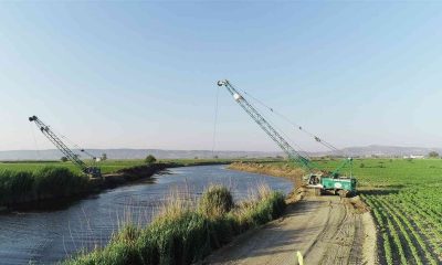 Söke ovasında iş makinaları ile çalışmalar devam ediyor