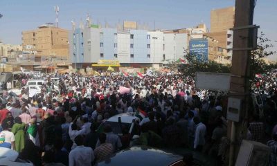 Sudan’da binlerce kişi askeri yönetime karşı yürüdü
