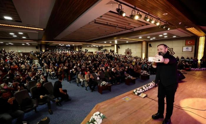 Talha Bora Öge Manisalılar ile buluştu