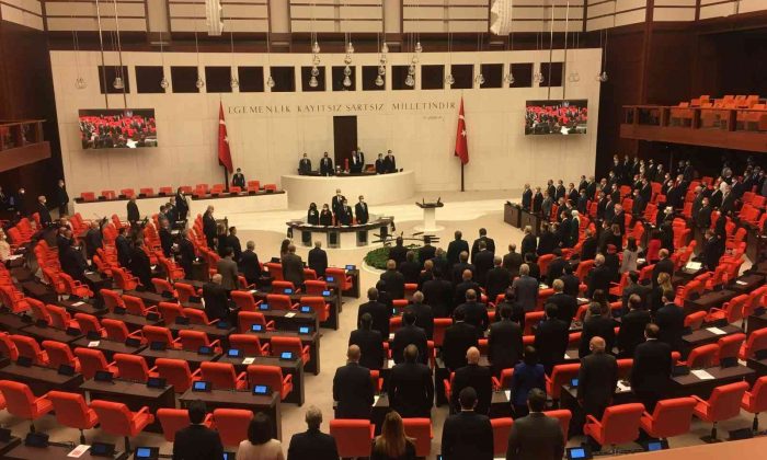 TBMM Genel Kurulunda Atatürk için saygı duruşu