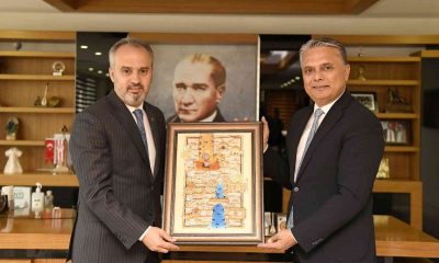 Türkiye Sağlıklı Kentler Birliği üye belediye başkanları, Ümit Uysal’la bir araya geldi