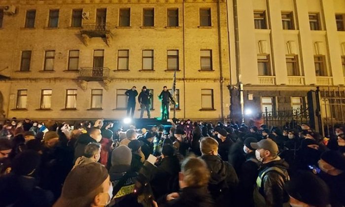 Ukrayna’da, Poroşenko destekçileri Başkanlık binasını basmaya çalıştı