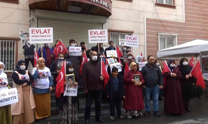 Yüreği yanık aile Tekirdağ’dan gelip evlat nöbetine katıldı