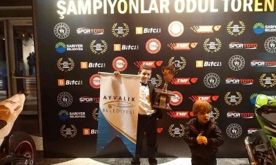 10 yaşındaki Ayvalıklı motosikletçi kupasına kavuştu