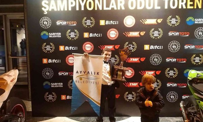 10 yaşındaki Ayvalıklı motosikletçi kupasına kavuştu