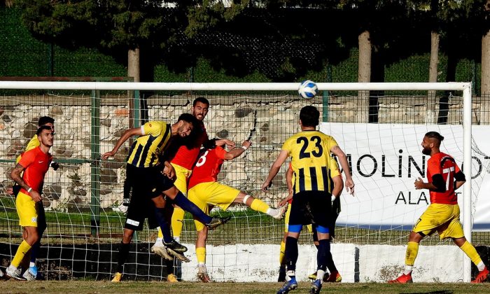 Alaçatıspor berabere kalırken, kulüp başkanı destek vermeyenlere sitem etti