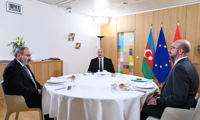 Azerbaycan, Ermenistan ve AB arasındaki üçlü toplantı başladı