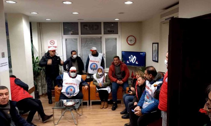 Bakırköy Belediyesi işçileri grevlerini CHP ilçe binasına taşıdı