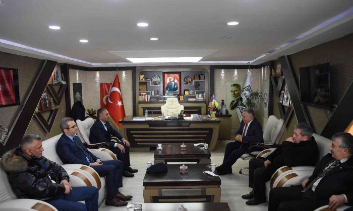 Başkan Büyükkılıç Sarız’da muhtarlarla buluştu