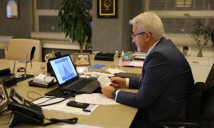 Başkan Erdem, uluslararası belediye başkanları zirvesine katıldı