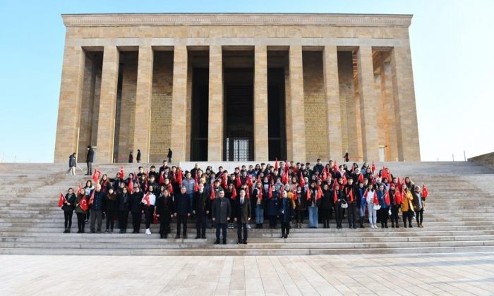 Başkan Kanar 99 öğrenci ile Ata’nın huzuruna çıktı