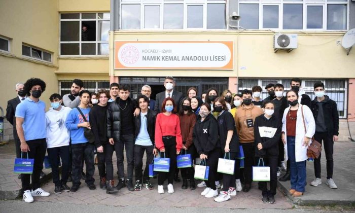 Başkan kocaman lise günlerine geri döndü