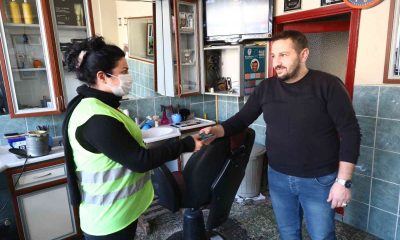 Bayraklı Belediyesinden berberlere can suyu