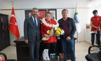 Bileğiyle dünyayı deviren Şifa Nur, Çivril’in gururu oldu