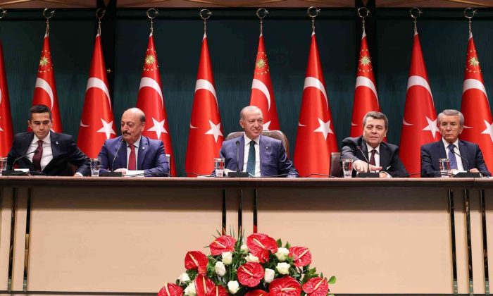 Cumhurbaşkanı Erdoğan: “2022 yılında asgari ücretin en alt rakamı 4 bin 250 lira olarak uygulanacaktır”